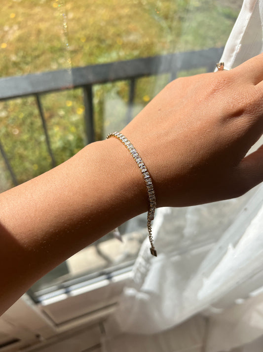 Bracelet style tennis