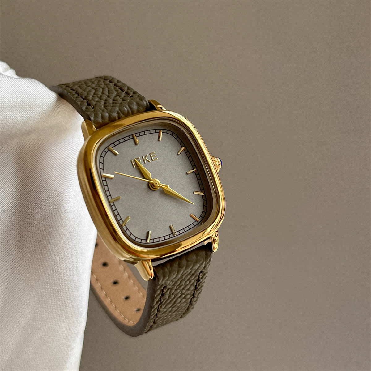 Montre vintage disponible seulement sur commande