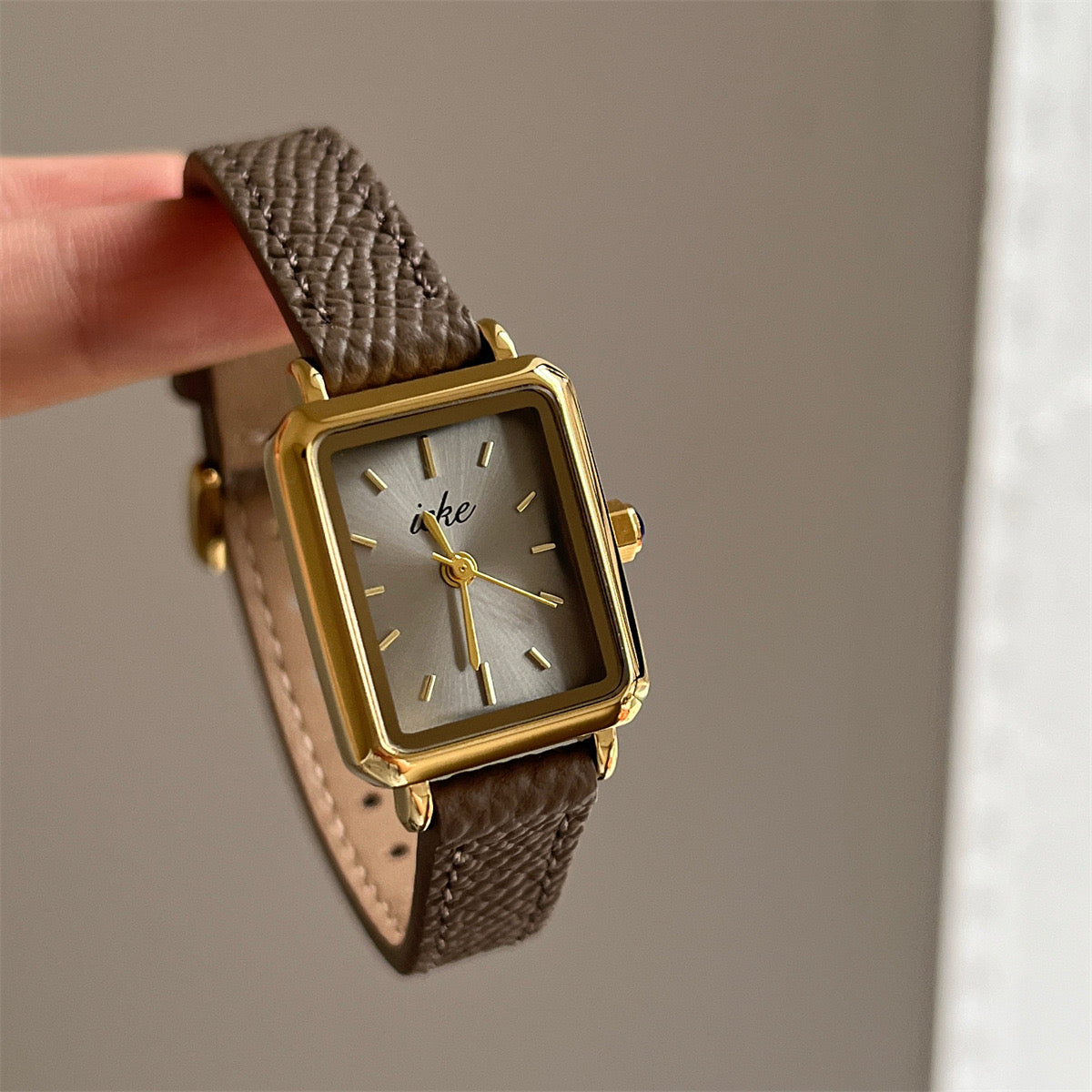 Montre vintage disponible seulement sur commande